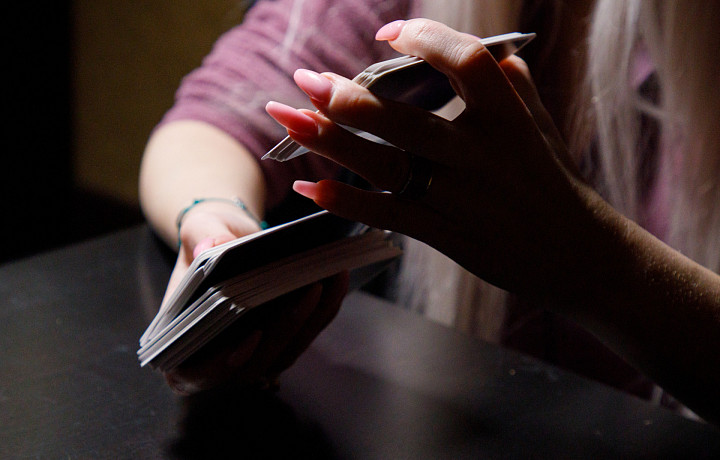 Обманувшая женщину гадалка из Богородицка получила четыре года колонии