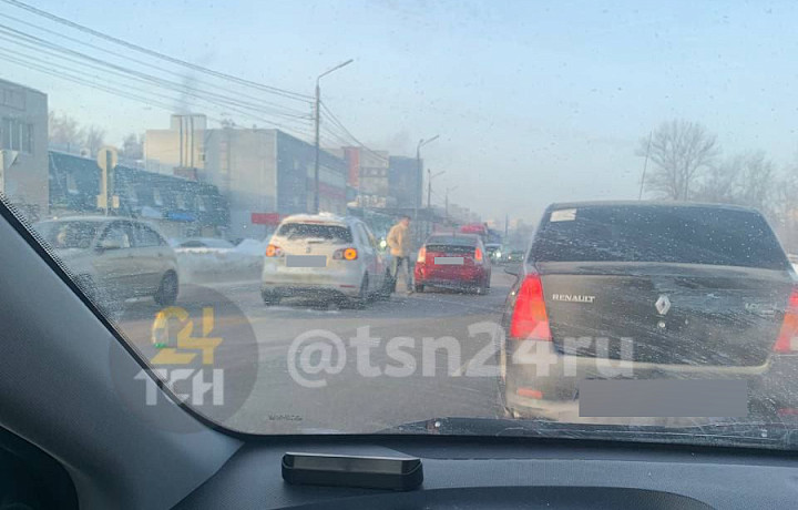 Из-за ДТП на улице Рязанской в Туле собралась внушительная пробка