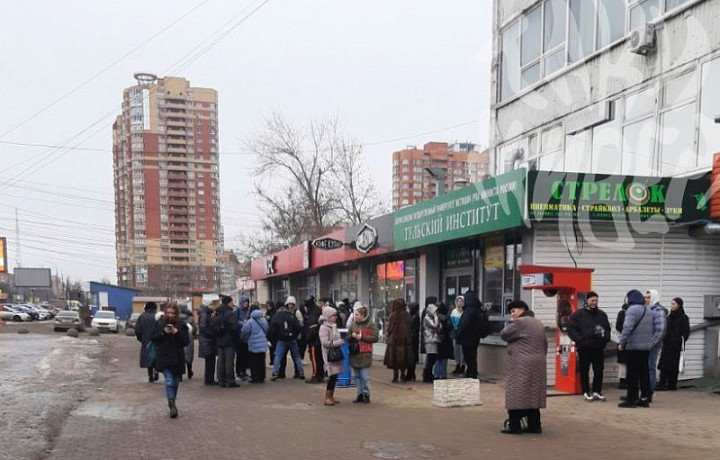 В Туле эвакуировали посетителей юридического института на проспекте Ленина