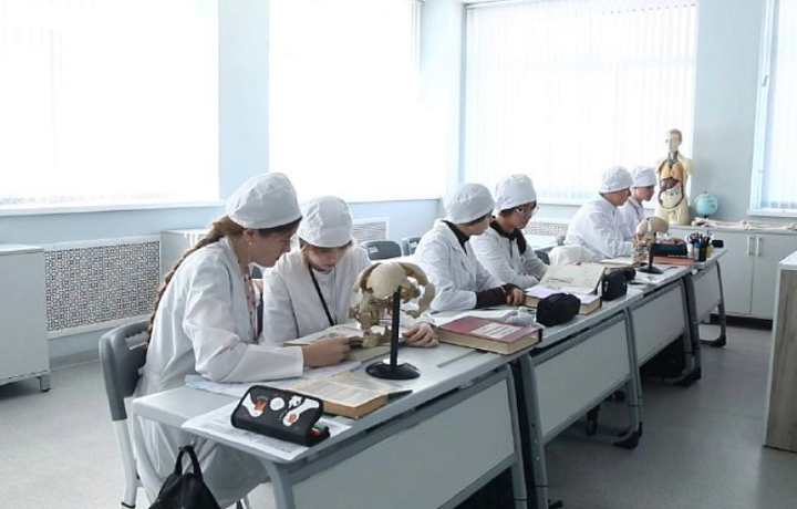 Студенты тульского медколледжа оттачивают навыки на специальных муляжах