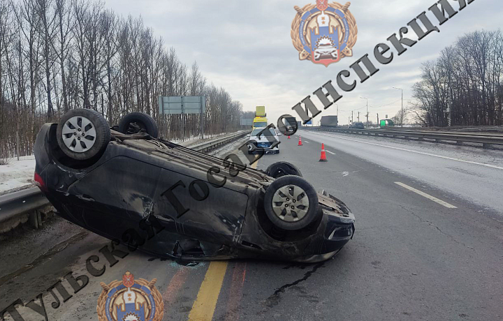 В Веневском районе водитель автомобиля Kia Rio врезался в отбойник