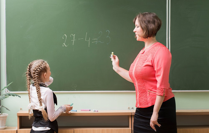 Ольга Слюсарева и Дмитрий Миляев поздравили педагогов с Днем учителя