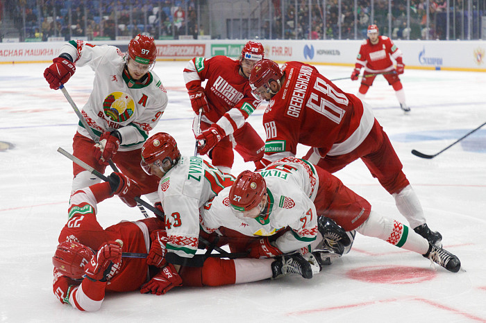 Фоторепортаж: как прошел матч между национальными сборными России и Беларуси