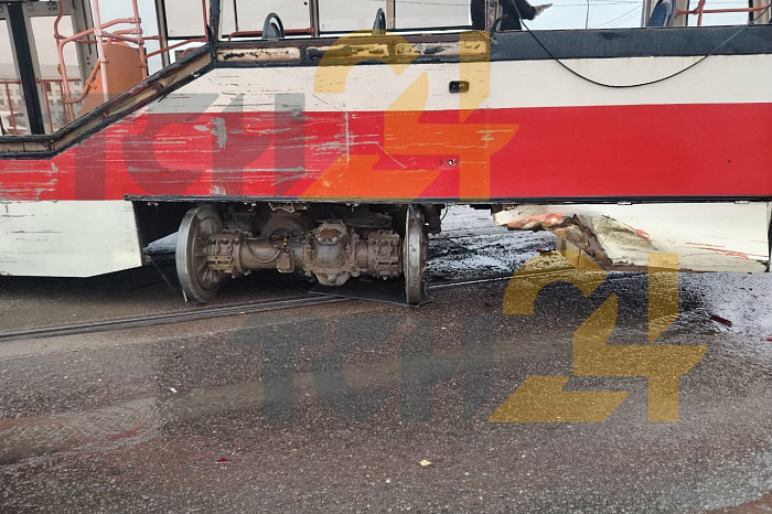 Опубликованы фото с места массового ДТП на Пролетарском мосту в Туле