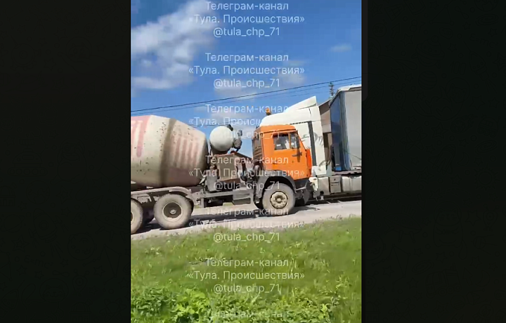 ДТП в тульском поселке Октябрьский парализовало улицу Карпова