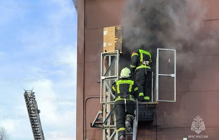 В торговом центре в Щекино случился пожар из-за короткого замыкания