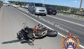 Мотоциклист перевернулся и врезался в иномарку на М-2 в Щёкинском районе