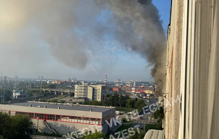 Из горящей квартиры на улице Галкина в Туле эвакуировали 10 человек