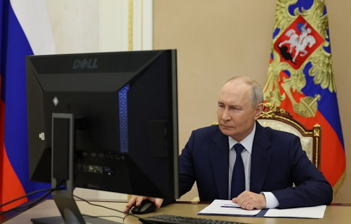 Президент Путин проголосовал на выборах онлайн