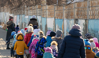 Хранители детства: кто работает в детских садах Тульской области и сколько за это платят