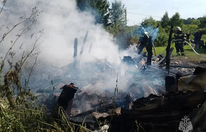 Пять пожаров и восемь ДТП случились в Тульской области за сутки