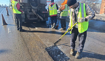 В Туле латают ямы на улицах Пролетарской и Скуратовской, на очереди – Оборонная, Одоевское и Веневское шоссе