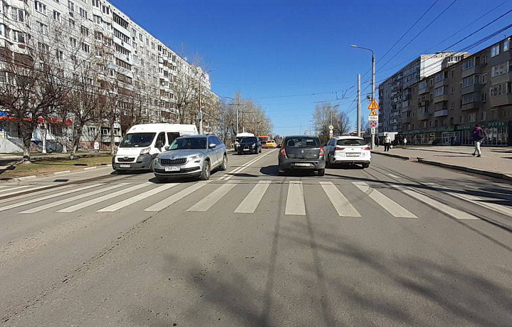 Автомобиль сбил пешехода на улице Октябрьской в Туле
