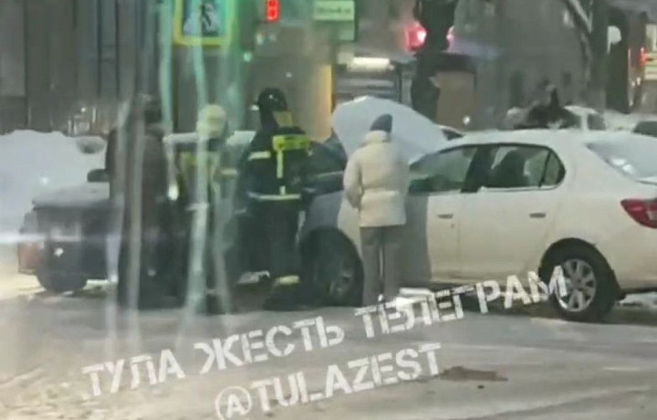 Пассажир иномарки пострадал в ДТП на улице Металлургов в Туле