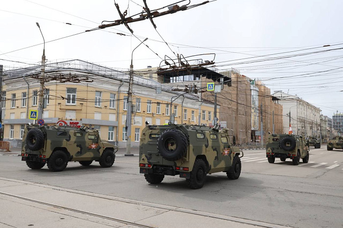 На площади Ленина в Туле прошел Парад Победы: фоторепортаж