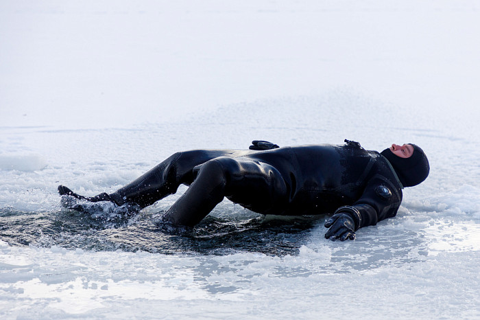 Тульские спасатели провели тренировку по спасению людей из водоемов