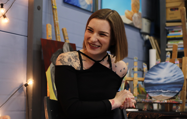 «Даже мужчины в рисовании раскрываются и получают кайф»: интервью с художницей Ксения Бондаренко, которая учит творить тех, кто раньше даже не держал в руке кисть