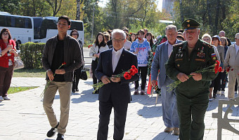 В Зареченском округе Тулы прошла патриотическая акция «Никто не забыт, ничто не забыто»