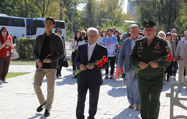 В Зареченском округе Тулы прошла патриотическая акция «Никто не забыт, ничто не забыто»