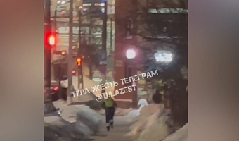 Опубликовано видео пешей погони ГАИшника за водителем в Туле: мужчину догнали, он отказался проходить тест на алкоголь