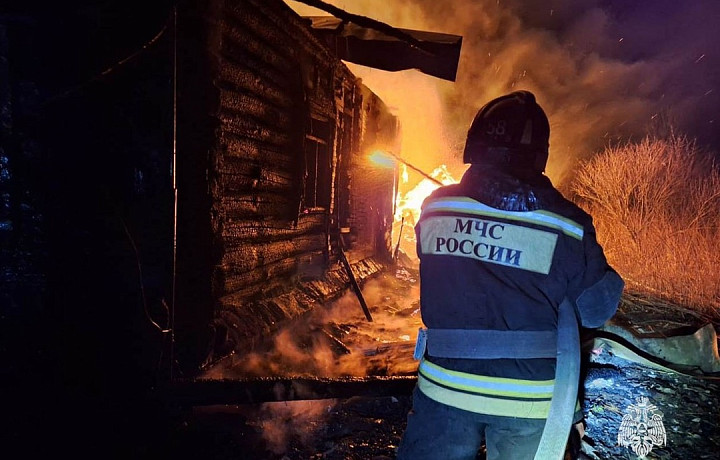 Жилой дом сгорел в Киреевском районе: 4 апреля в Тульской области потушили три пожара