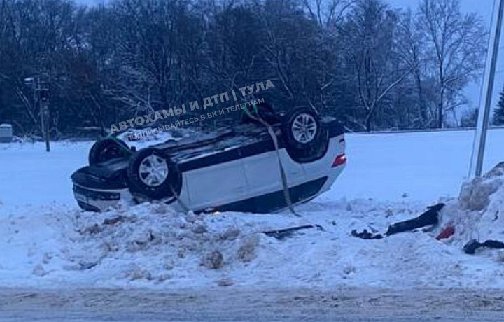 Легковушка перевернулась и слетела в кювет у тульского посёлка Шварцевский