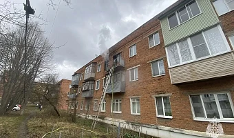 Во время пожара в Алексине из жилого дома эвакуировали трех человек