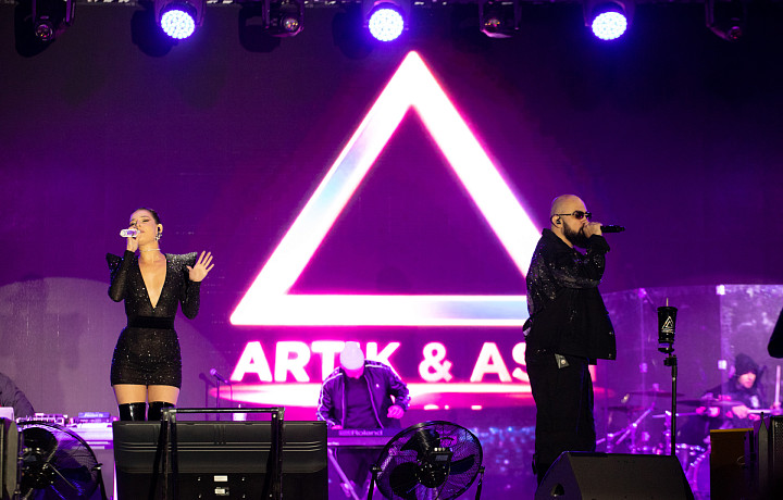 Фоторепортаж с выступления Artik & Asti на День города в Туле