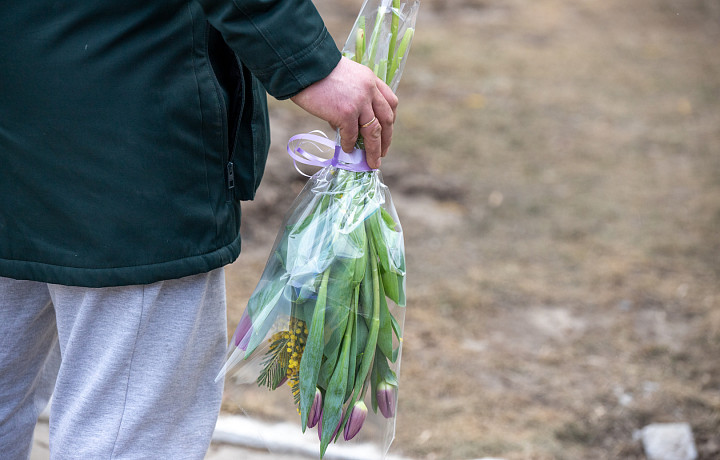 Баня, молочные ванны, шоппинг со стилистом и фотосессии: сценарии 8 Марта, которые могут порадовать представительниц прекрасного пола