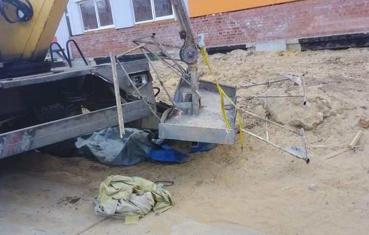 Двое рабочих упали с автовышки на стройке в Узловой: организована проверка