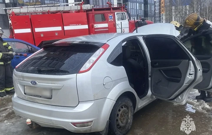 Машина и частный дом сгорели в Тульской области 3 марта