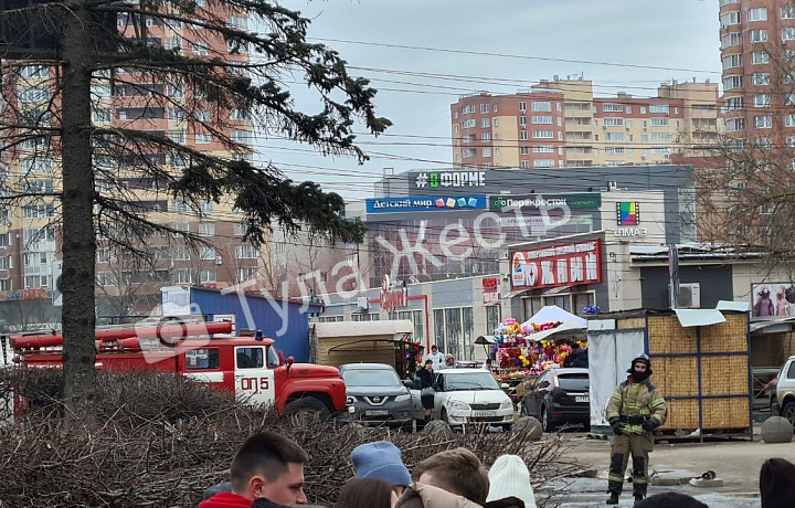 В Туле на проспекте Ленина эвакуировали студентов Всероссийского государственного университета юстиции