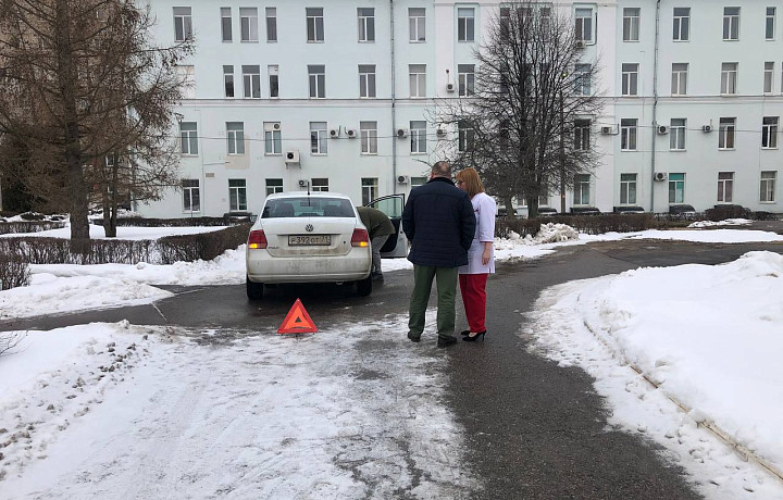 На улице Дмитрия Ульянова в Туле Volkswagen сбил 39-летнюю женщину