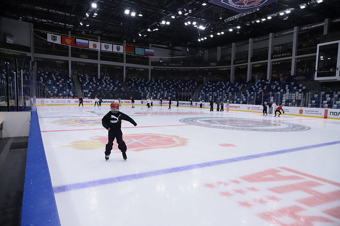 Сходил на бесплатные занятия и влюбился в лед: как тульских школьников учат кататься на коньках – фоторепортаж