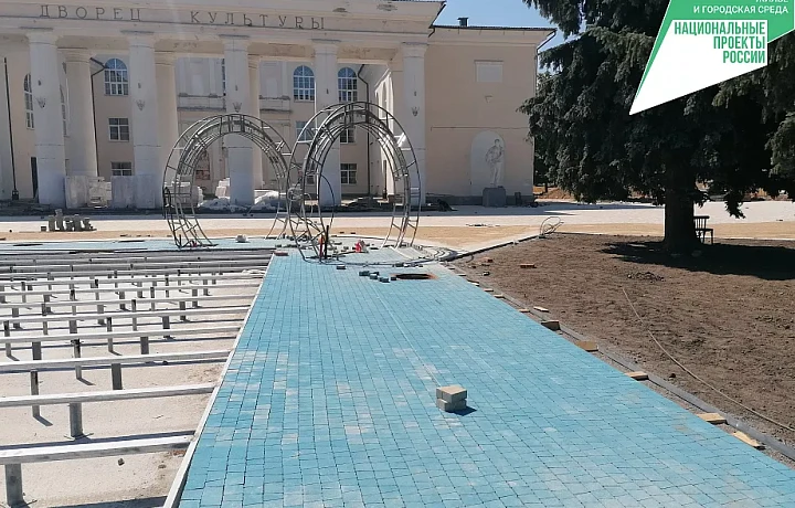 В Алексине Тульской области продолжается благоустройство главной площади