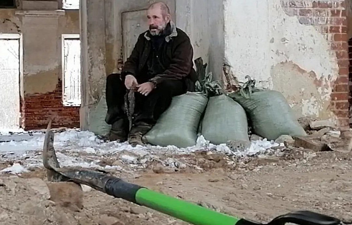 «Никто в нас не верил, крутили пальцем у виска и смеялись»: бывший подводник из Москвы восстанавливает уникальный храм в Тульской области