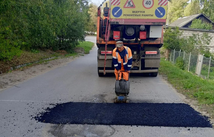 На улицах Приупской и Штыковой в Туле начали ямочный ремонт
