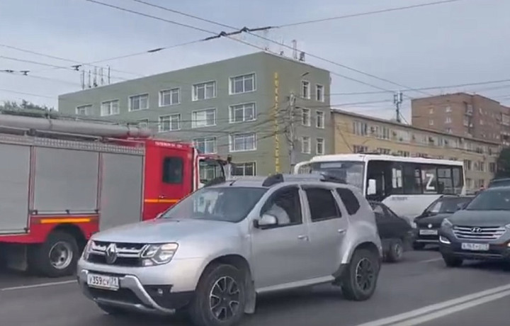 На проспекте Ленина в Туле столкнулись BMW и автобус