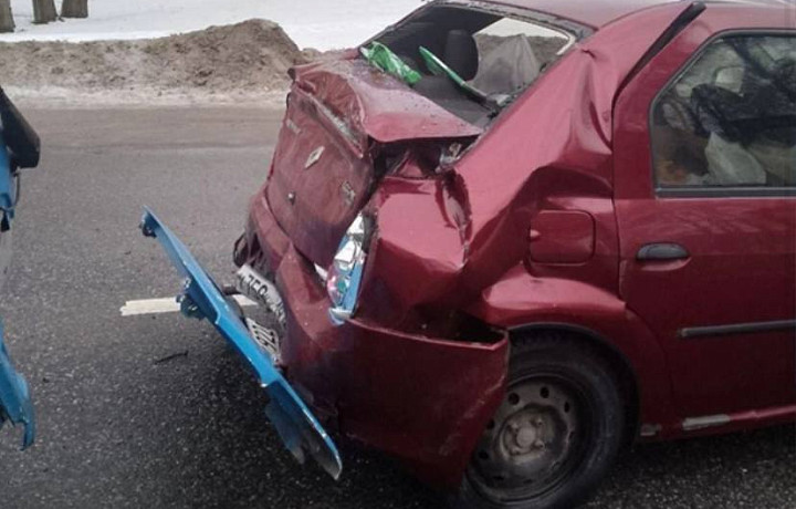 В Туле автомобиль столкнулся с автобусом