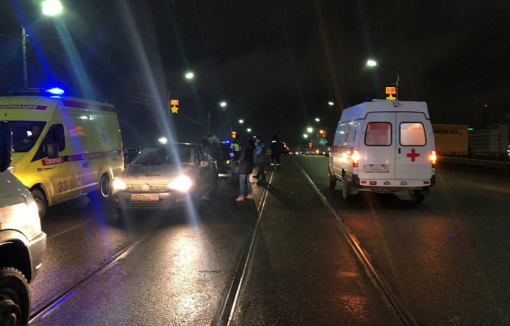 В Туле водитель Honda CRV сбил двух пешеходов, стоящих посреди дороги