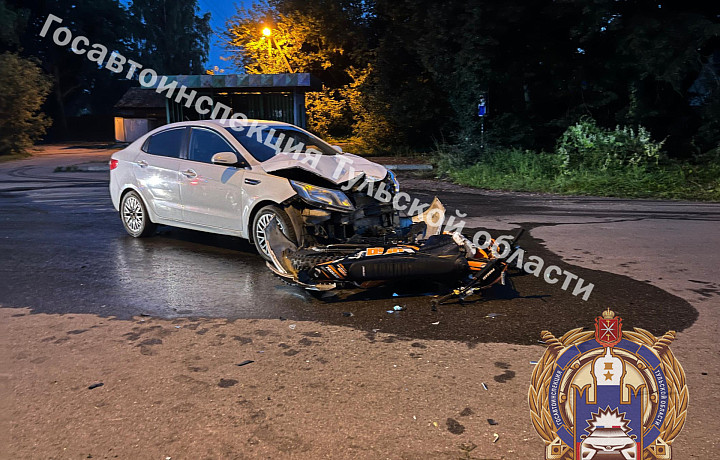 В Новомосковске водитель Kia Rio столкнулся с мотоциклом, пострадали подростки