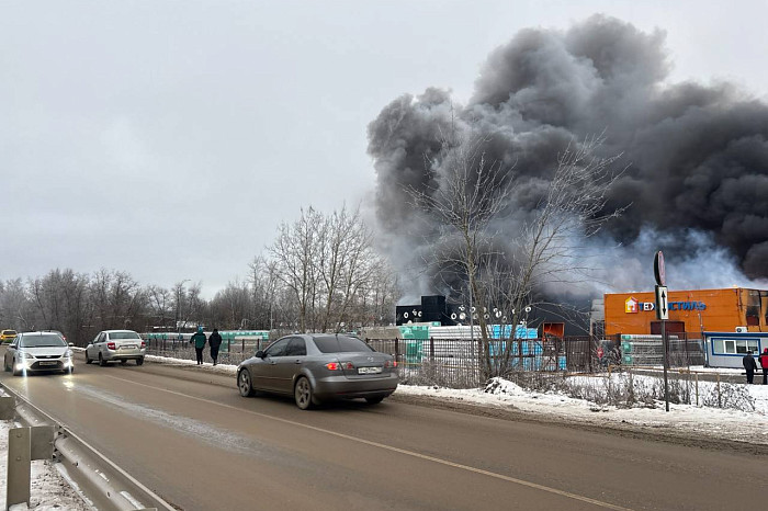 Опубликованы фото с места крупного пожара на предприятии в Щёкине