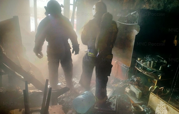Из пожара в многоэтажке в Донском спасли двух человек, еще 12 — эвакуированы