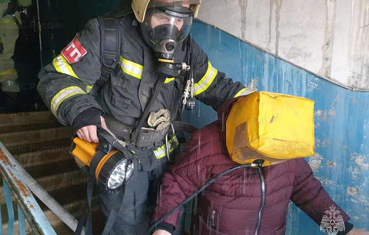 Из пожара в жилом доме в Ясногорском районе спасли человека