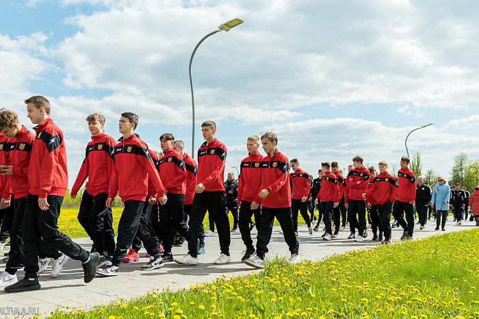 Футболисты «Арсенала» и волейболистки «Тулицы-2» возложили цветы к мемориалу «Защитникам неба Отечества»