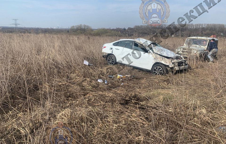 Водителя Nissan госпитализировали после опрокидывания авто на трассе в Тульской области