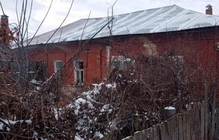 В Плавске на улице Коммунаров в жилом доме произошел пожар