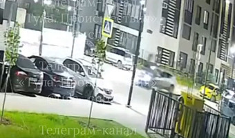 Момент ДТП с курьером в ЖК «Пряничная слобода» в Туле попал на видео