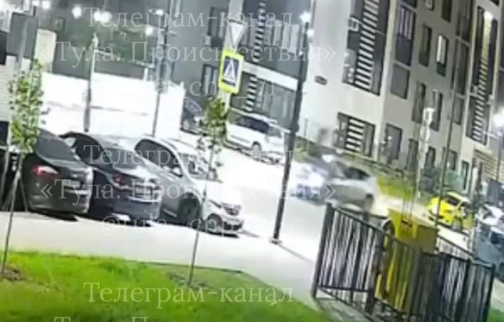 Момент ДТП с курьером в ЖК «Пряничная слобода» в Туле попал на видео