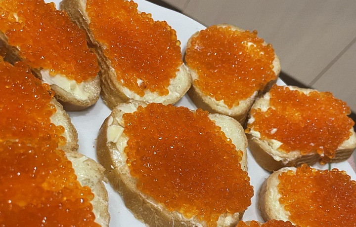 Что-то на богатом: сколько деликатесов можно купить на МРОТ, установленный в Тульской области?